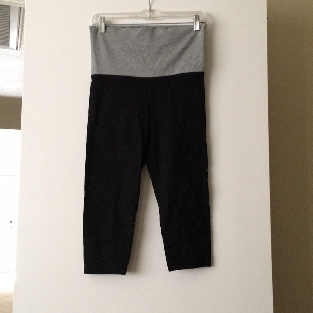PINK Victoria’s Secret Yoga Capris!